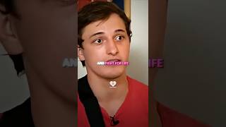 Pegulat Bertarung dengan Beruang Grizzly