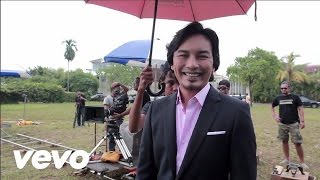 Video thumbnail of "Anuar Zain - The Making Of Sempurnakan Aku"