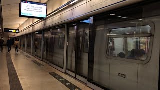 港島綫 M-Train A207/A160* 及 A147/A170* 於西營盤站相遇 (積木車)