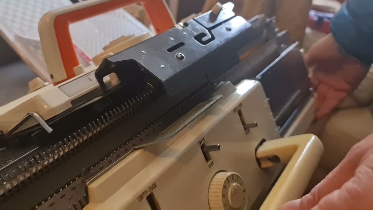 Toyota KS901 Knitting Machine and ribber review with Scarlet Peate