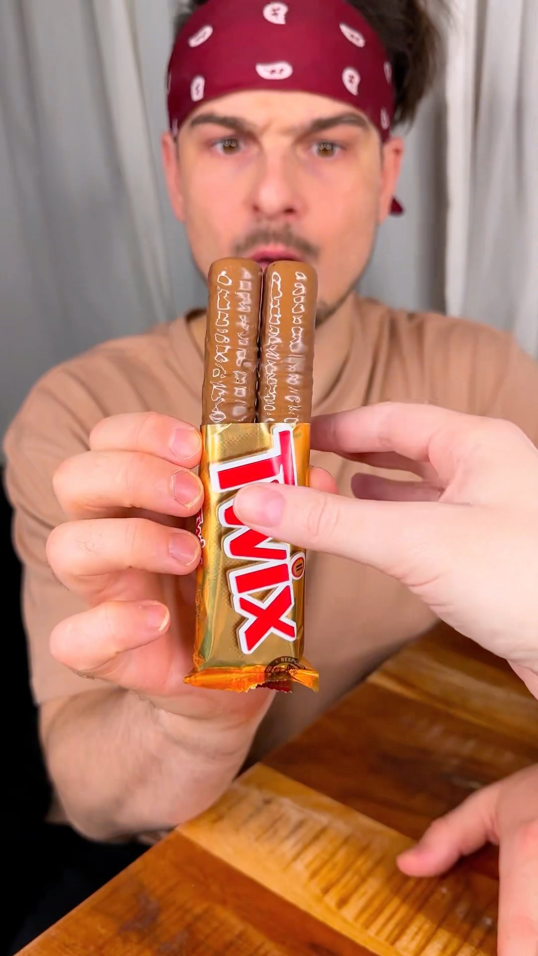 How to eat CHOCOLATE and CARAMEL biscuit properly according to dad??❤️?| CHEFKOUDY