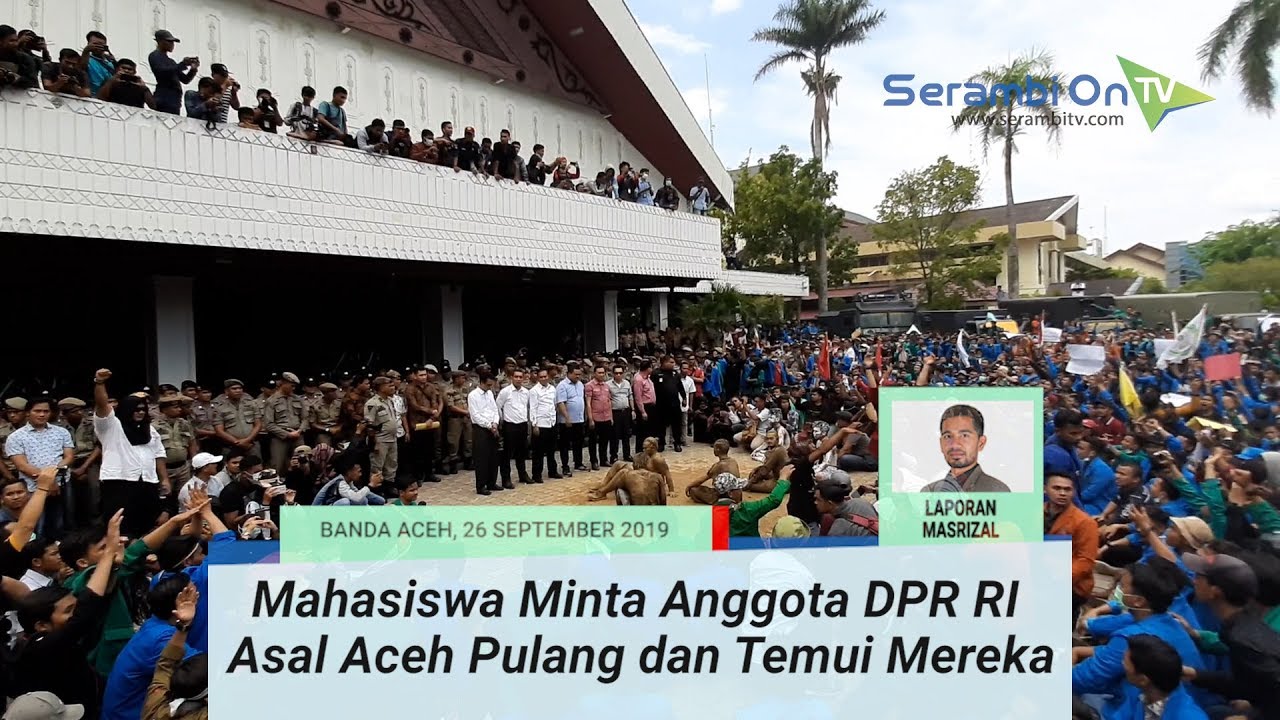 newspaper mockup Mahasiswa Minta Anggota DPR RI Asal Aceh Pulang dan Temui Mereka