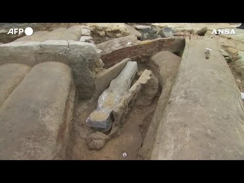 Parigi, scoperte antiche tombe nella cattedrale di Notre Dame