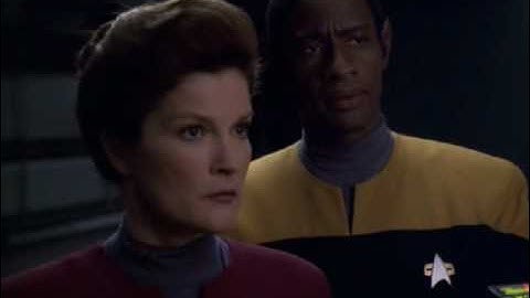Star Trek Voyager, Relativity. 1 of 4 Janeway captures Seven of Nine.