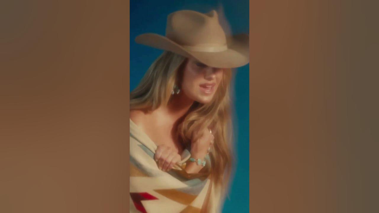Somewhere Over Laredo is out now ✨🌈 Watch the official performance video now ❤️