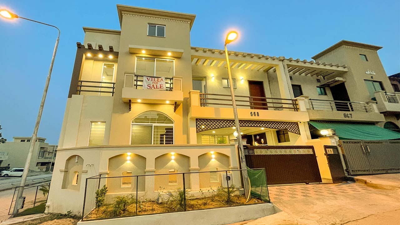 8 Marla Beautiful Designer Corner House for Sale Bahria Town, 3 Cars Parking Boulevard Ep