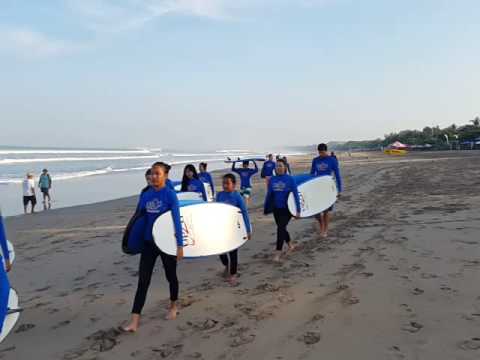 SURF IN BALI