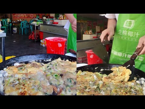 Cooking fried oyster pancake, yummy street good.