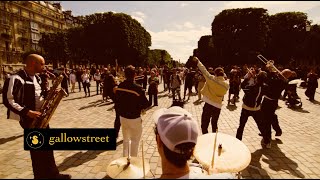 the crowd grows in paris as gallowstreet plays at the jardin du luxembourg (smallsongs)