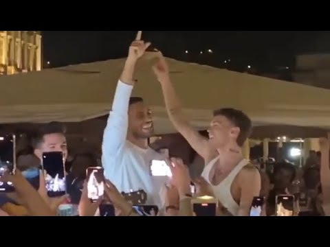 MAHMOOD E BLANCO CANTANO BRIVIDI IN MEZZO ALLA FOLLA IN PIAZZA VITTORIA A TORINO 😱‼️