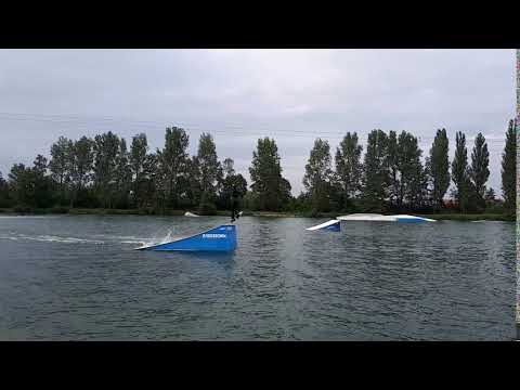 Paderborner Wakeboarder Nils Reiß beim Training