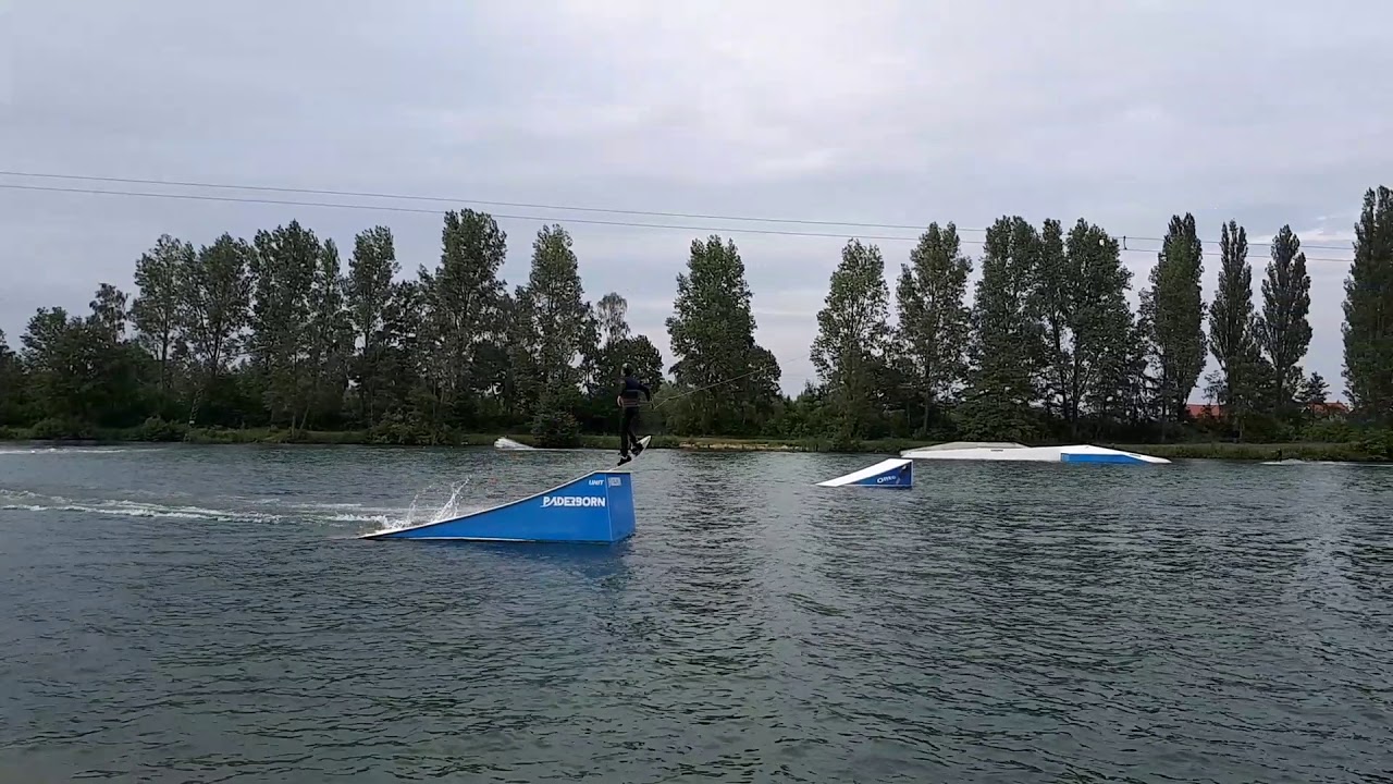 Paderborner Wakeboarder Nils Reiß beim Training