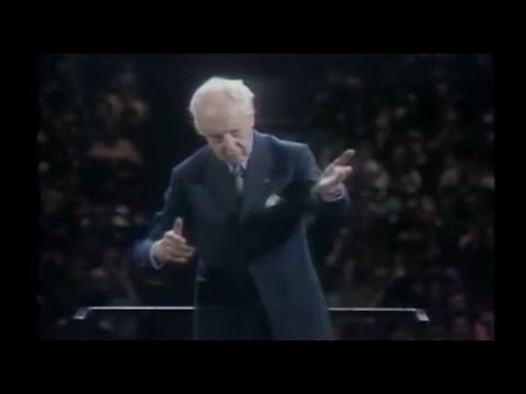 Bach-Stokowski 'Little Fugue' - Bernstein introduces the Maestro