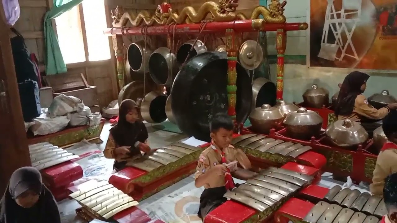 Sesi Latihan - GUGUR GUNUNG / karawitan SD Negeri 2 Tahunan