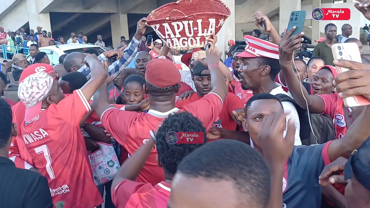 🔴#Live_ SHANGWE LA MASHABIKI WA SIMBA BAADA YA SAIDO KUMFIKIA MAYELE ...