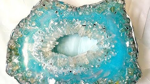 Free-Form Resin Geode Art Kit by ArtKits.com - Large, life-like geode with real quartz crystals!