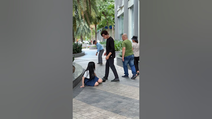 Girl gets help [KINDNESS MAN] #kindness #respect #goodman #happy #humanities