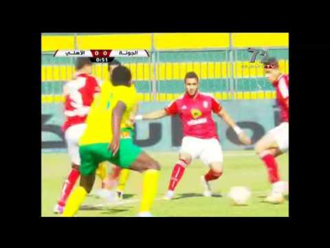 إكرامى يتصدى لكرة خطيرة من الجونه فى بداية الدقائق الأولى من المباراة