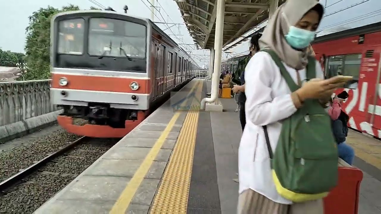 Kompilasi KRL Commuter Line di Stasiun Matraman 