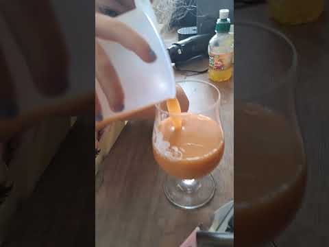 Pouring 🫗 drink 🍸 making smoothie 😋