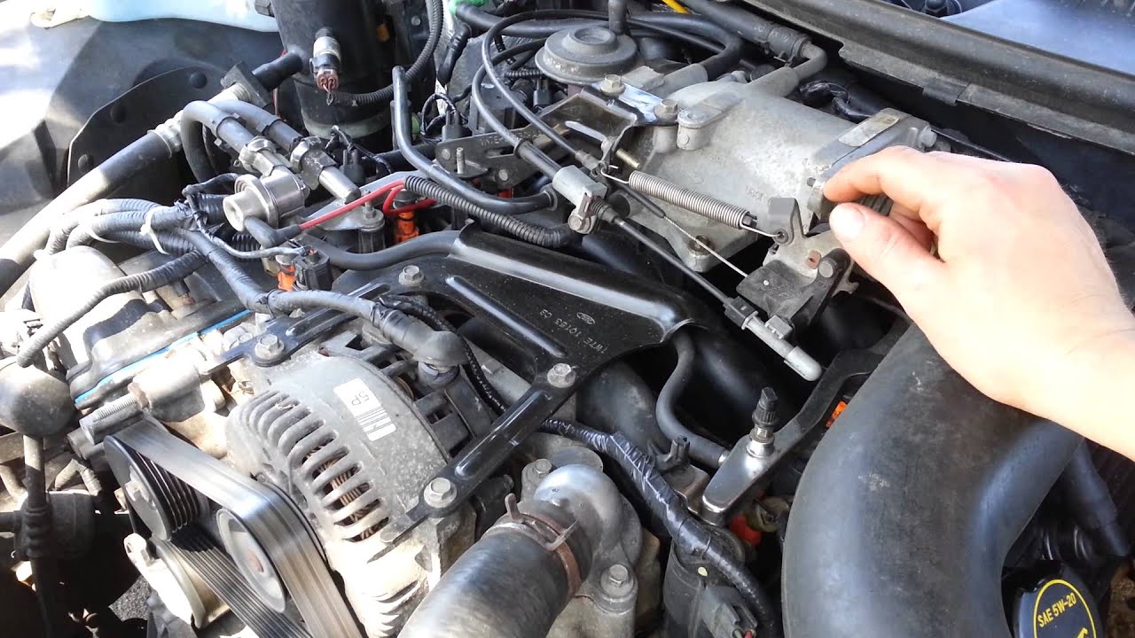 2001 lincoln town car engine noise - YouTube