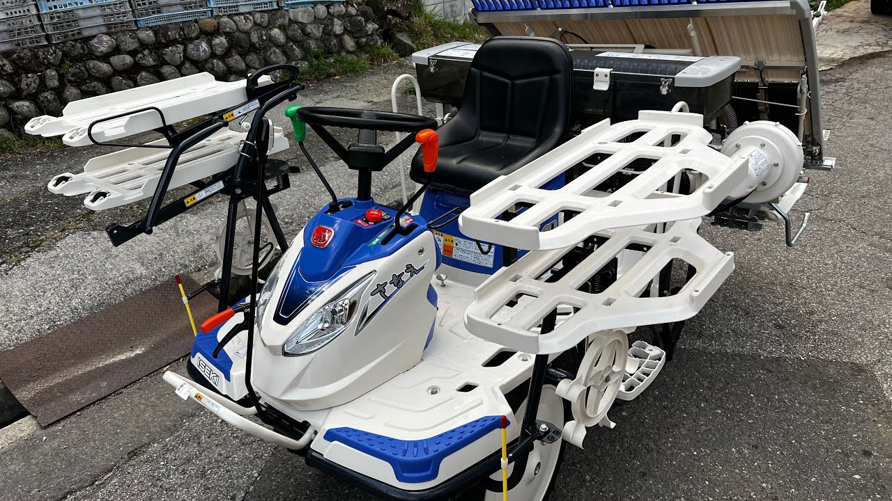 イセキ 田植機 さなえ RPQ40-DLF - YouTube