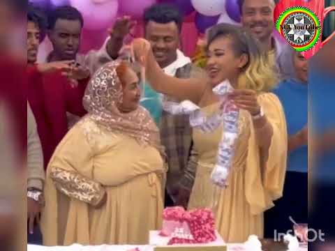 ቪዲዮ: ለሮዝ ፓሬድ ተንሳፋፊ ማጌጫ እንዴት እንደሚታይ