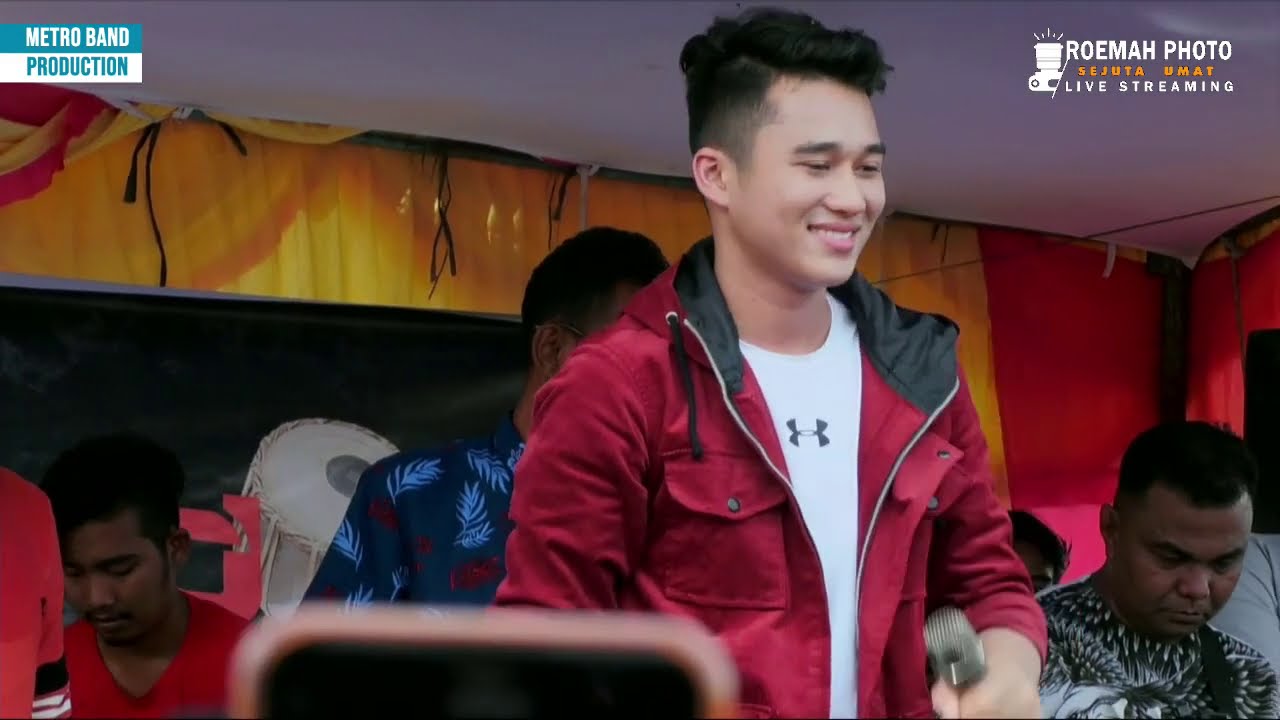 (MADU) RIBUAN PENONTON DEFRI_KONSER SILATURRAHMI SUAO PULAU KOSIOK