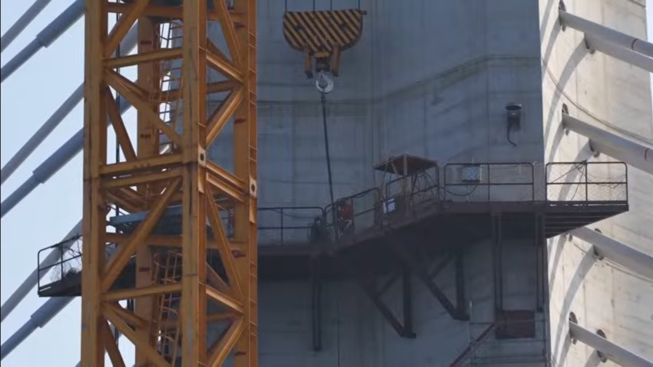 2026.02.21  淡江大橋 主橋塔6階半施工平台拆卸 河中鋼構北上外側噴砂打磨上防銹蝕塗裝 大年初5 施工概況近距觀察 空拍 LIVE 直播