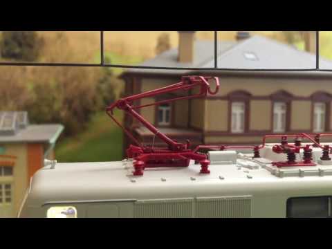 Pantographs of BR111 Märklin 26671 remotely lowered and raised