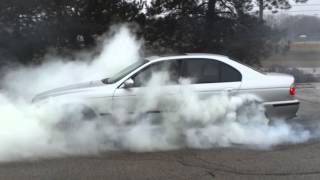 M5 e39 burnout and donuts