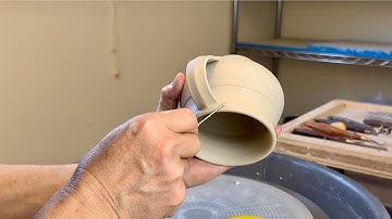 802. #2 L-Shaped Carbide Trimming a Round Mug & Attach a Handle with Hsin-Chuen Lin 林新春 馬克杯修坯接把示範