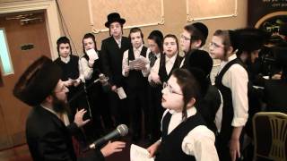 Meshorerim Choir and Kids singing "Seidenyou" chords