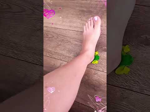 #crushing #stomping #barefoot #pedicure #toes #sole #shorts@milenamilenkovic3294
