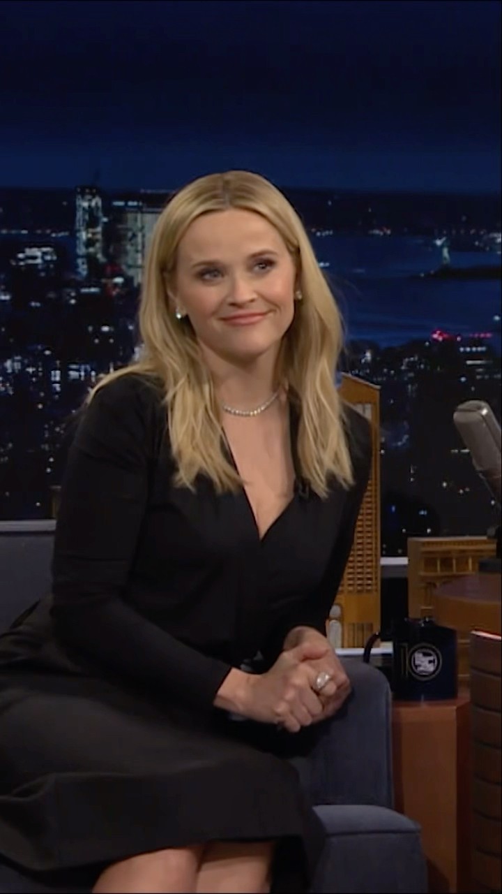 #ReeseWitherspoon thought the lyrics to “Espresso” were, “I’m working late ‘cause I’m a sinner.” ?