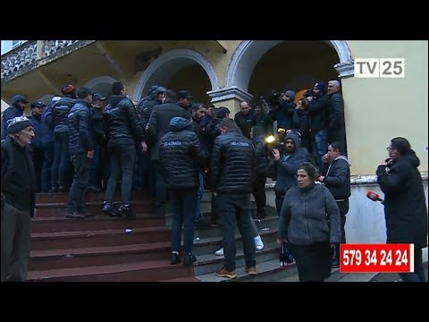 ხმაური და დაპირისპირება შუახევის მერიასთან