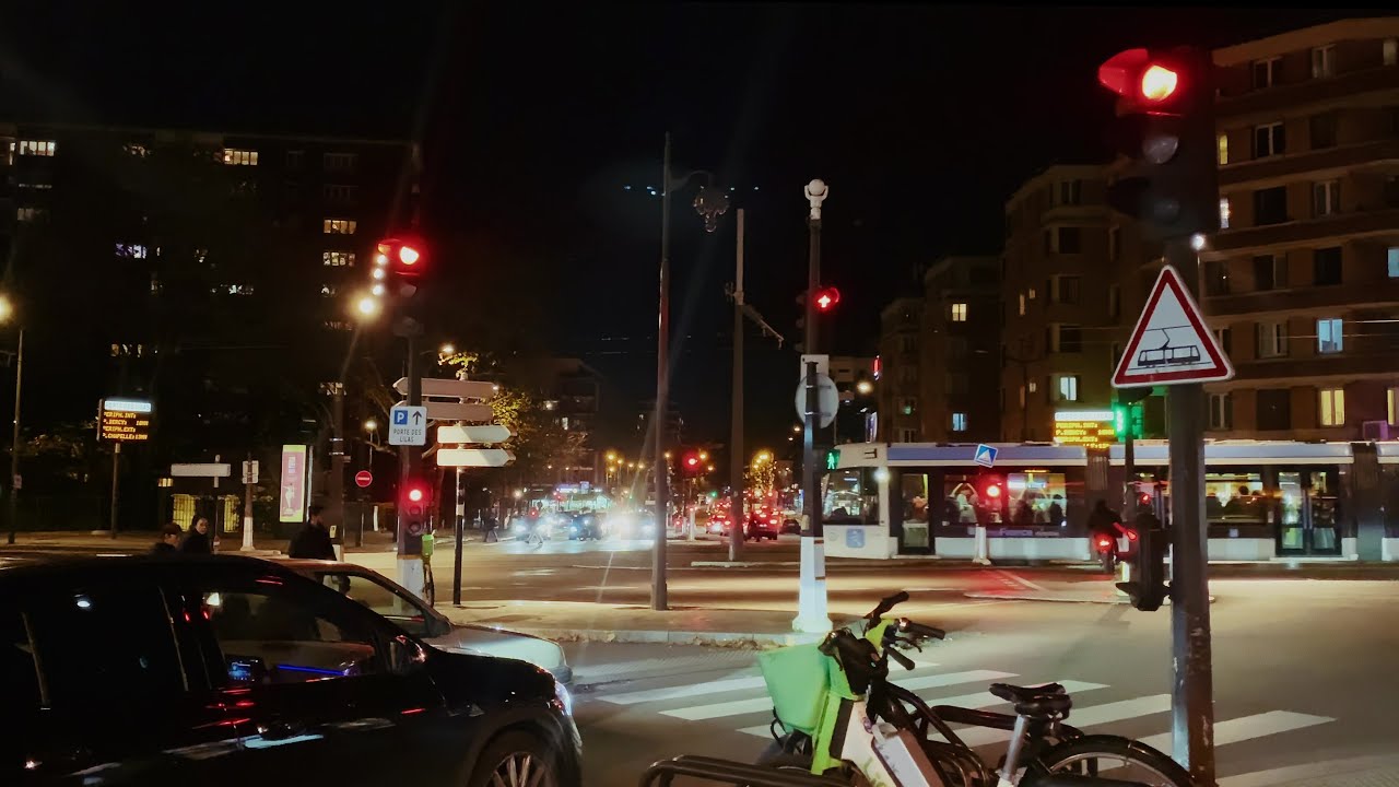 Porte des Lilas, Paris 20e. Le dimanche 30 novembre 2025 à 18h35.