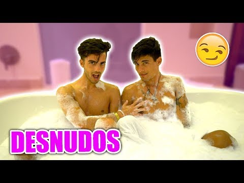 ASÍ NOS BAÑAMOS *Desnudos*