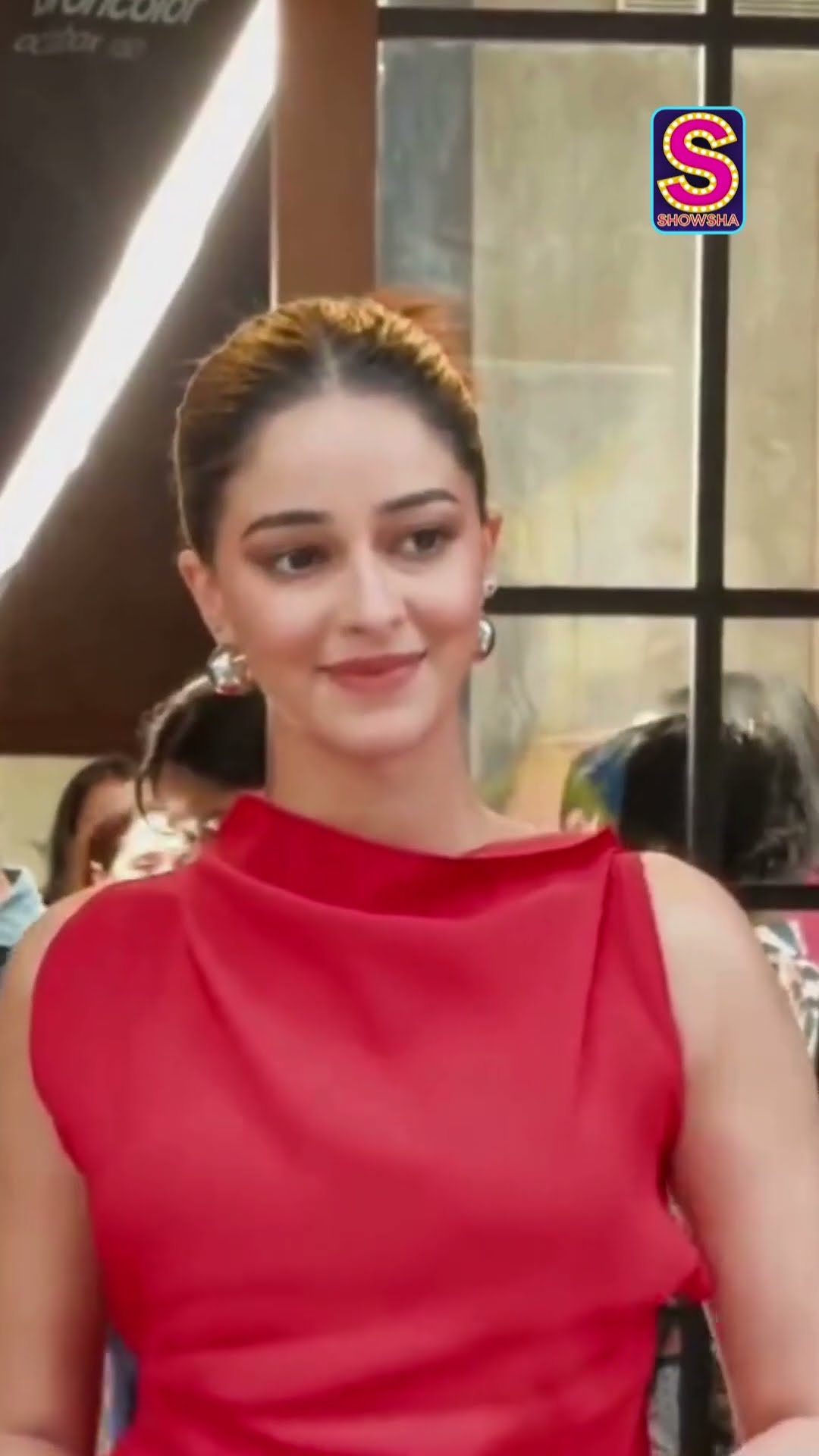 No One Does Red As Ananya Panday, Pairs Backless Red Jumpsuit With Sleek Bun | N18S #shorts #viral