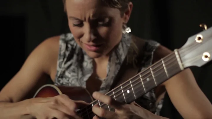 Fingerstyle Guitar Champion Christie Lene: Acousti...