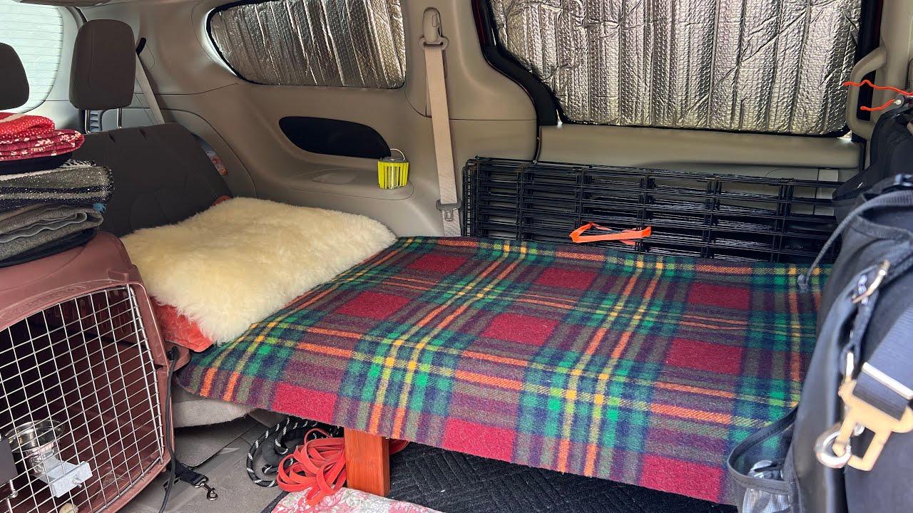 Пересмотр «спального места» минивэна Pacifica. (Май 2023 г.)