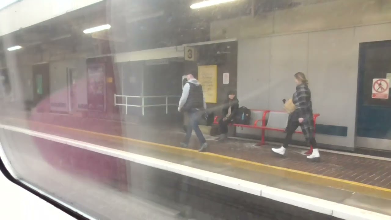 Boarding & Leaving Avanti West Coast Class 390 at Warrington Bank Quay