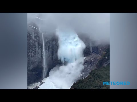 Large landslide in the Queulat Hanging Glacier, Chile