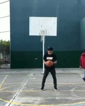 jumpscare bola ke kamera