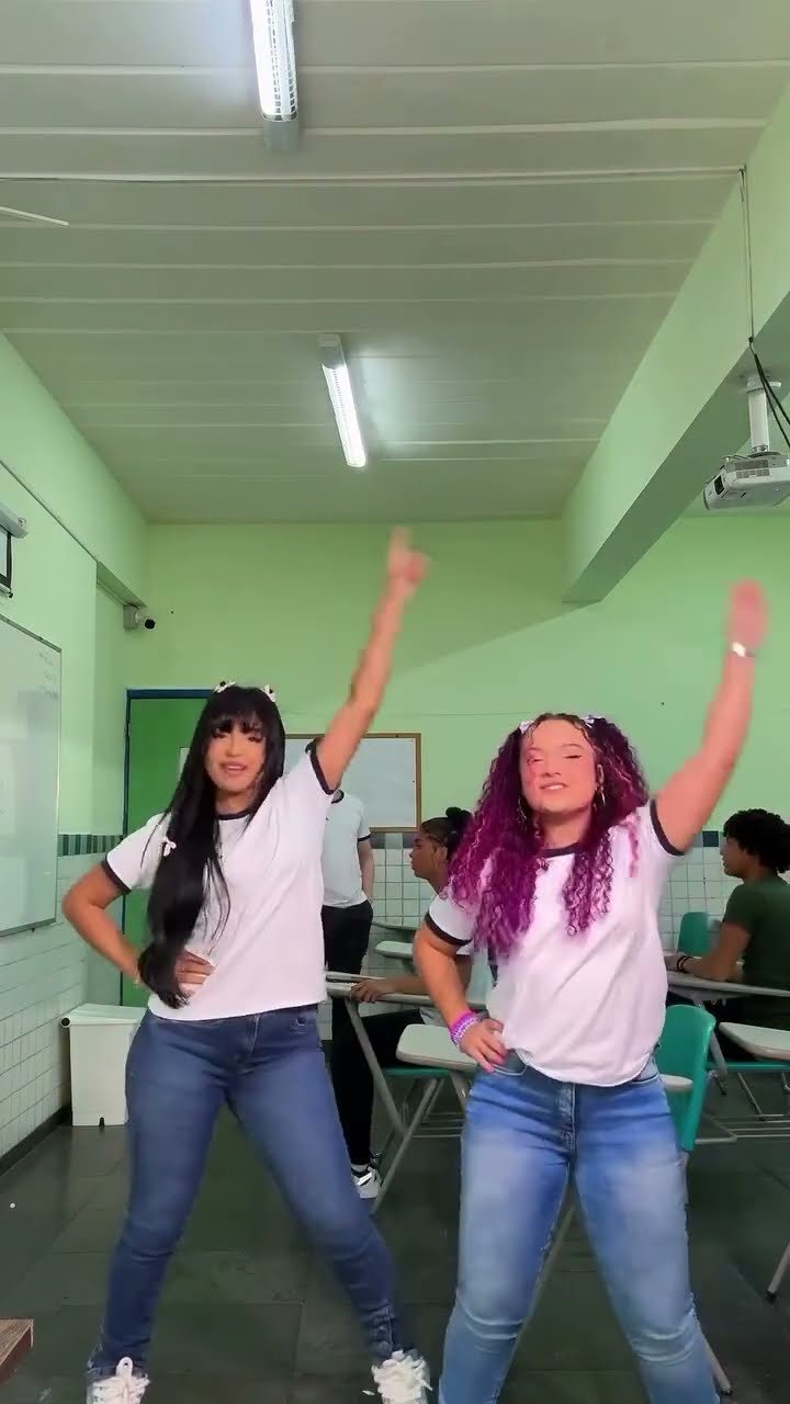 QUEM JÁ ASSISTIU O CLIPE DE “VERÃO”?? #kyshaemine #lancedeescola