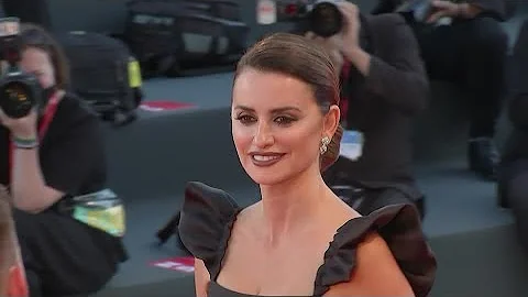Stars return to Venice red carpet as film festival opens - DayDayNews