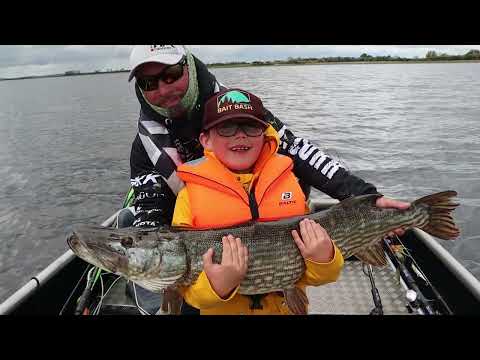 8 yrs old Franek catching huge meter+ pike during competition [English subtitles].