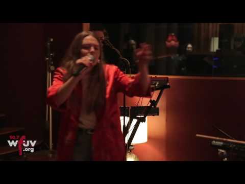 Maggie Rogers - "On + Off" (Electric Lady Sessions)