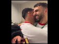احتفال يزن النعيمات و العرب و حداد مع لاعبين المنتخب الأردني بعد الفوز على السعودية و التأهل إلى نها