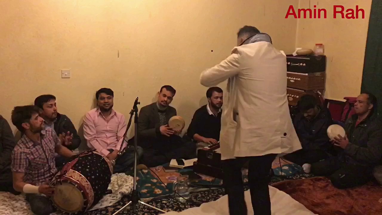 Doyal murshid naam vorosha kore.. by baul Birohi Tunu Miah.